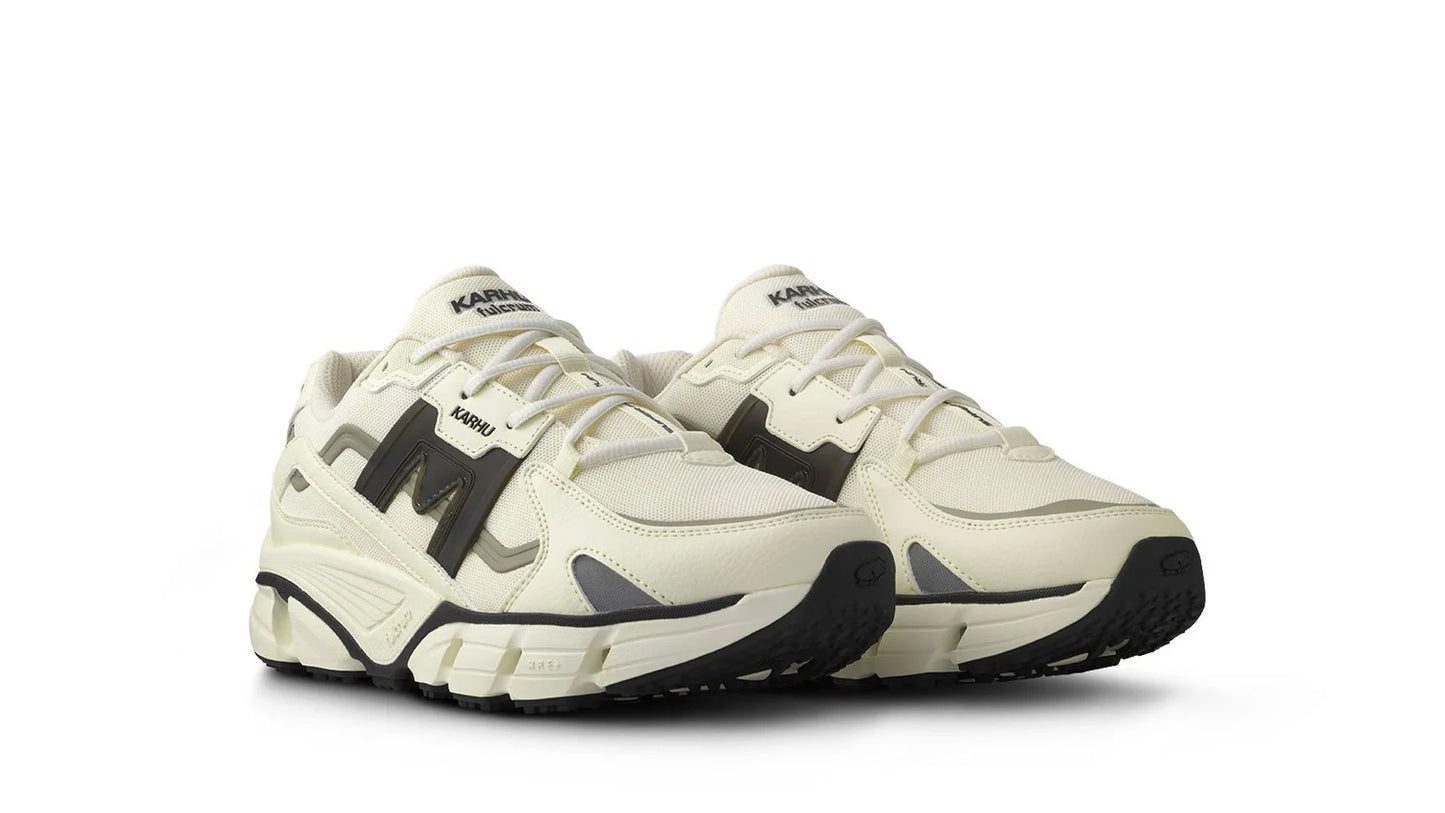 Karhu Super Fulcrum- Vanilla/ Ice Black